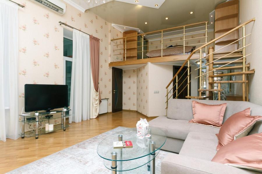 Stylish Two-Level Flat 2 Min From Khreschatyk 키예프 외부 사진
