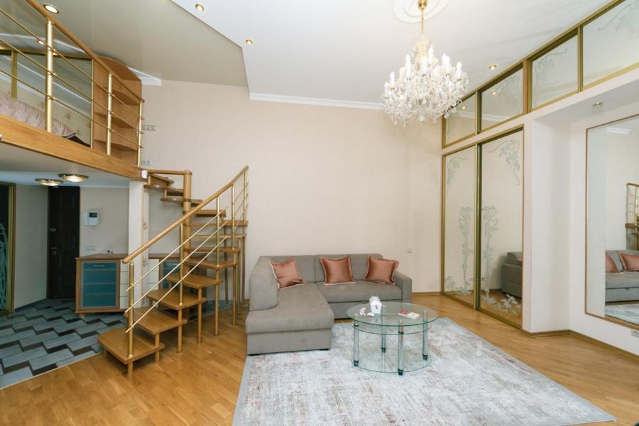 Stylish Two-Level Flat 2 Min From Khreschatyk 키예프 외부 사진