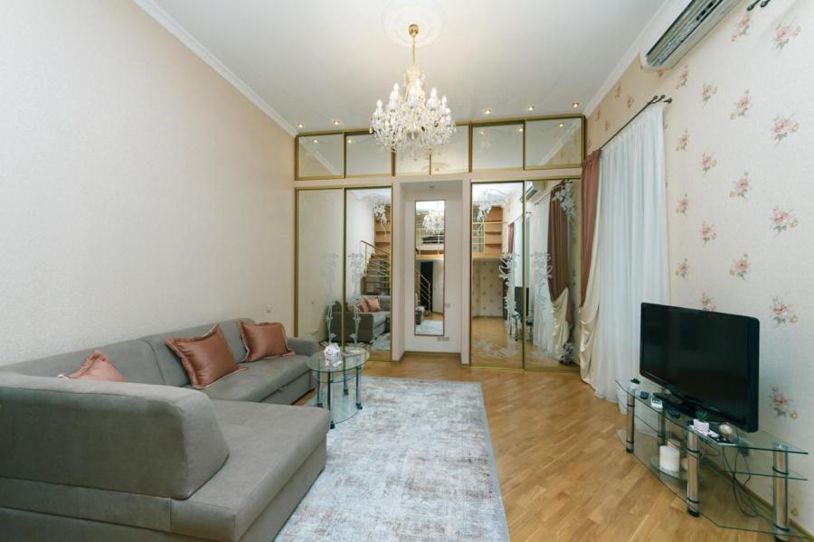 Stylish Two-Level Flat 2 Min From Khreschatyk 키예프 외부 사진